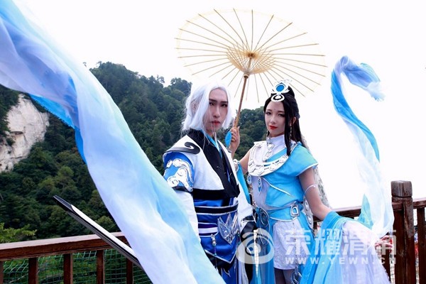 3��cosplay������ϻ�ɽ֮�� ��Ӱ����߸�ǹ�����.jpg