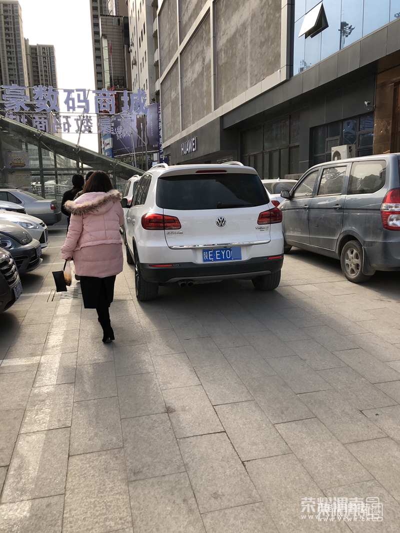 131142bcm8cfnis8888kmn.jpg
