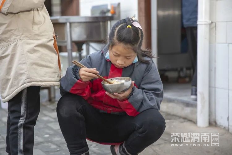 100804yg85ubtmfybyq5uq.jpg