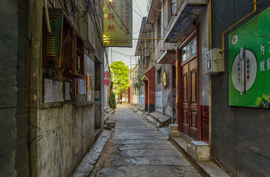 渭南的一角:小巷深处少见的风景,这里的每块砖瓦都着质朴.