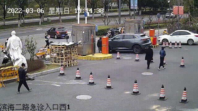 150233nqbnaahucanzxh2z.gif