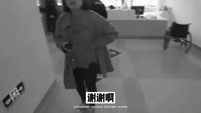 150233p5bb1e6a5ee6e8xo.gif
