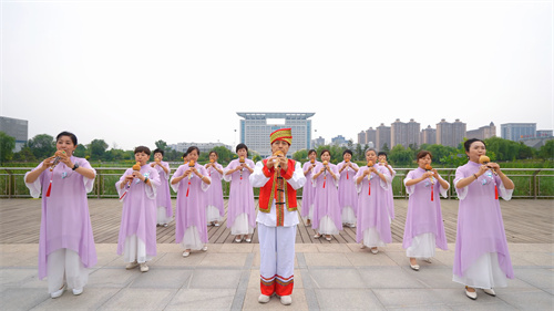 31.��«˿���ࡶӳɽ�졷.jpg